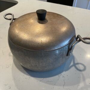 Vintage Wear-Ever Hallite Serving stock Pot & Lid 5-1/2 qt